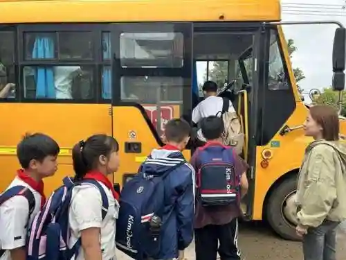 学校校车阵容插图