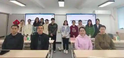 毕业答辩阵容插图